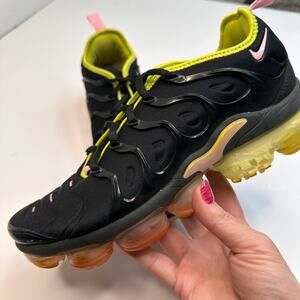 Nike Air VaporMax Plus Pink Rise Sneakers